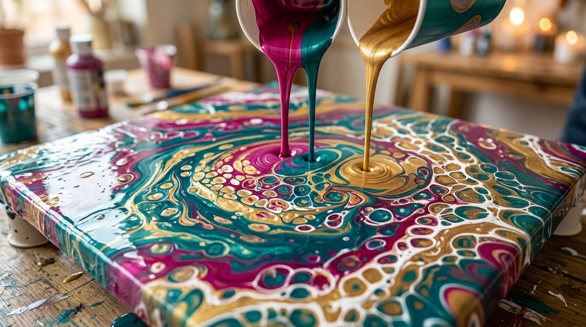 Ukážka techniky pouring art na plátne