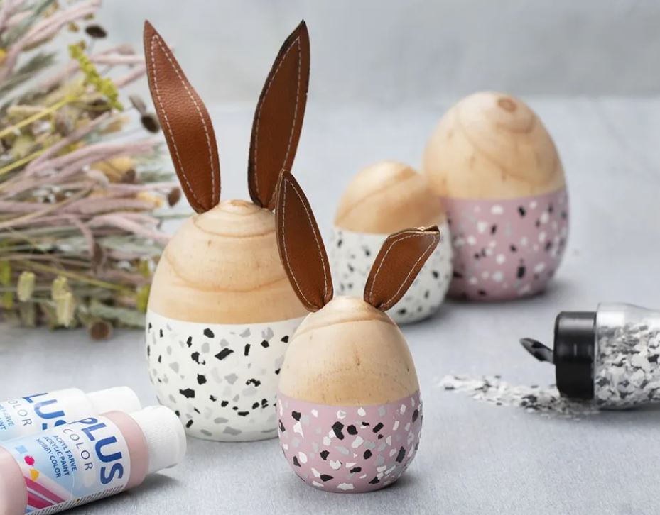 Guide to Making Easter Eggs Decorated with Glitter