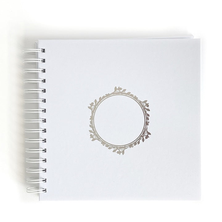 Biely album na scrapbooking 20.5x20.5 cm