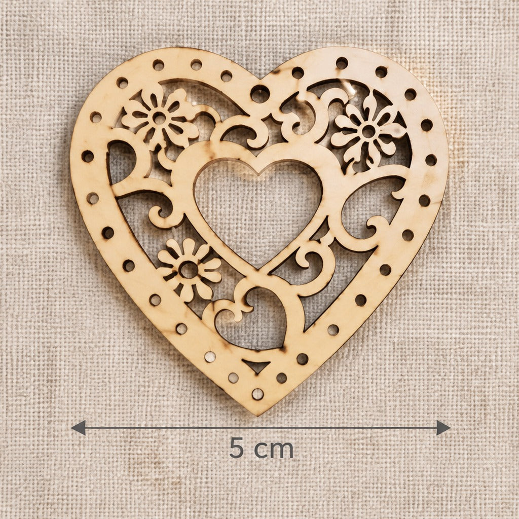 Drevené výrezy srdiečko s ornamentom 5 x 5 cm - sada 5 ks