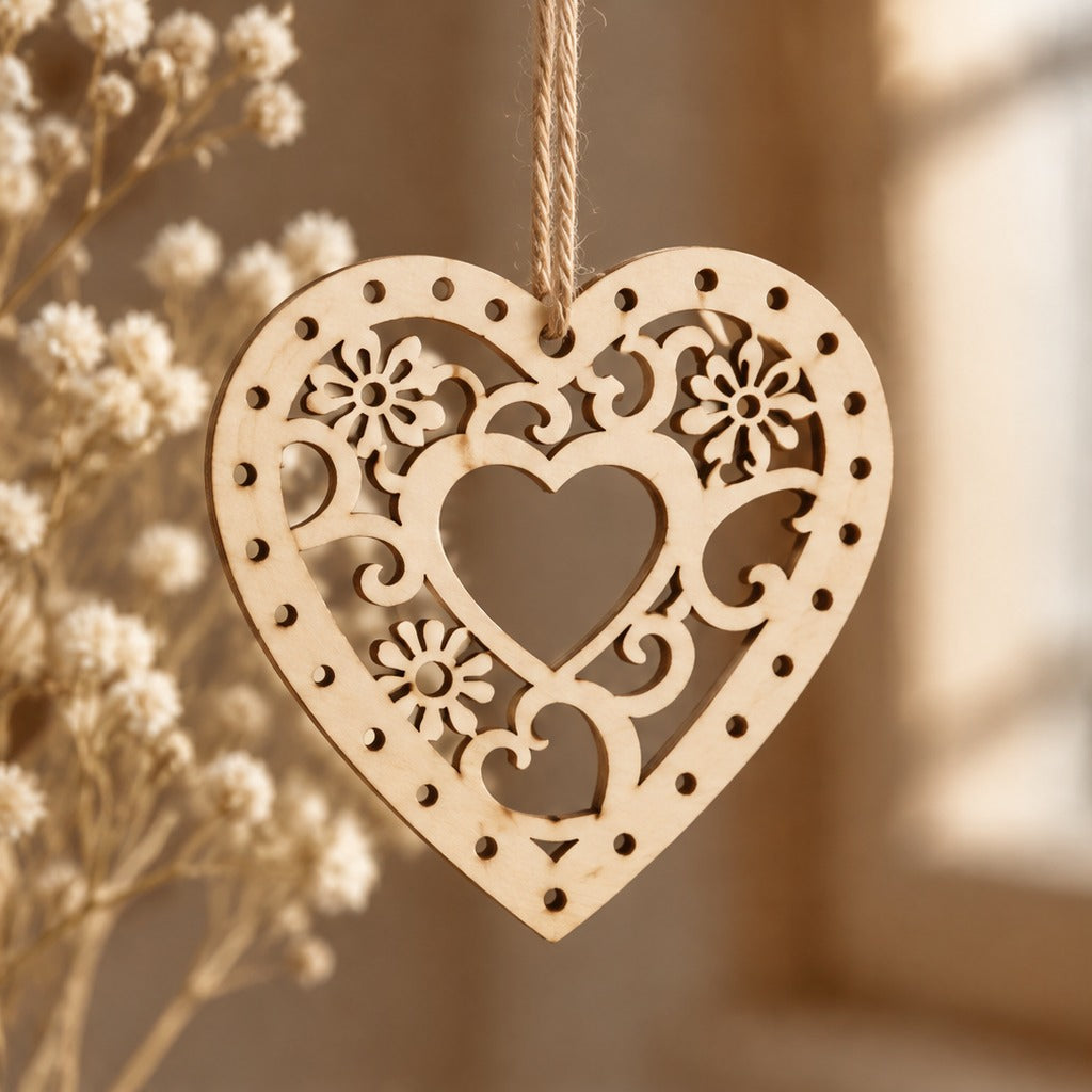 Drevené výrezy srdiečko s ornamentom 5 x 5 cm - sada 5 ks