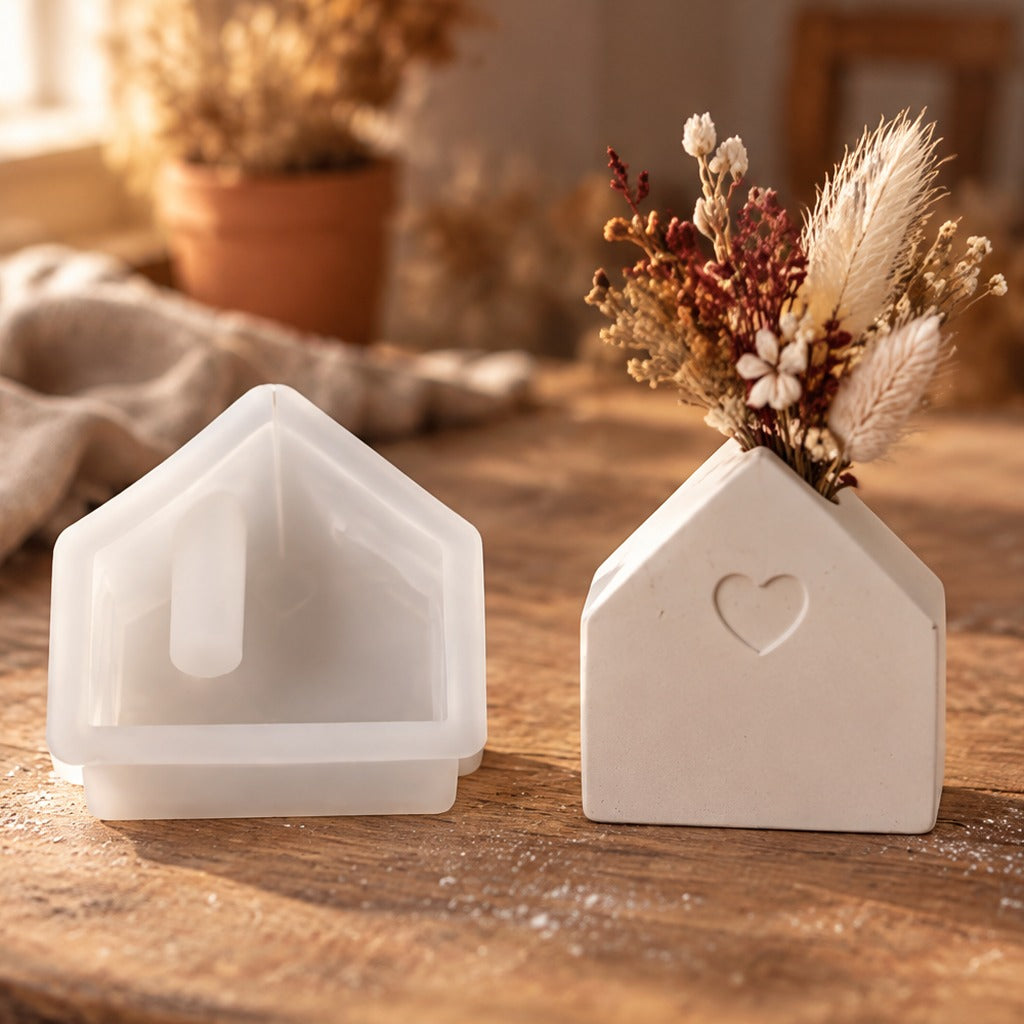 Silikónová forma na odlievanie mini vázičiek na sušené kvety – domček – 5,1 × 5,9 cm