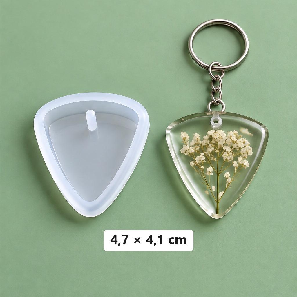 zaoblený trojuholník 4,7 × 4,1 cm + 3 kľúčenkové krúžky