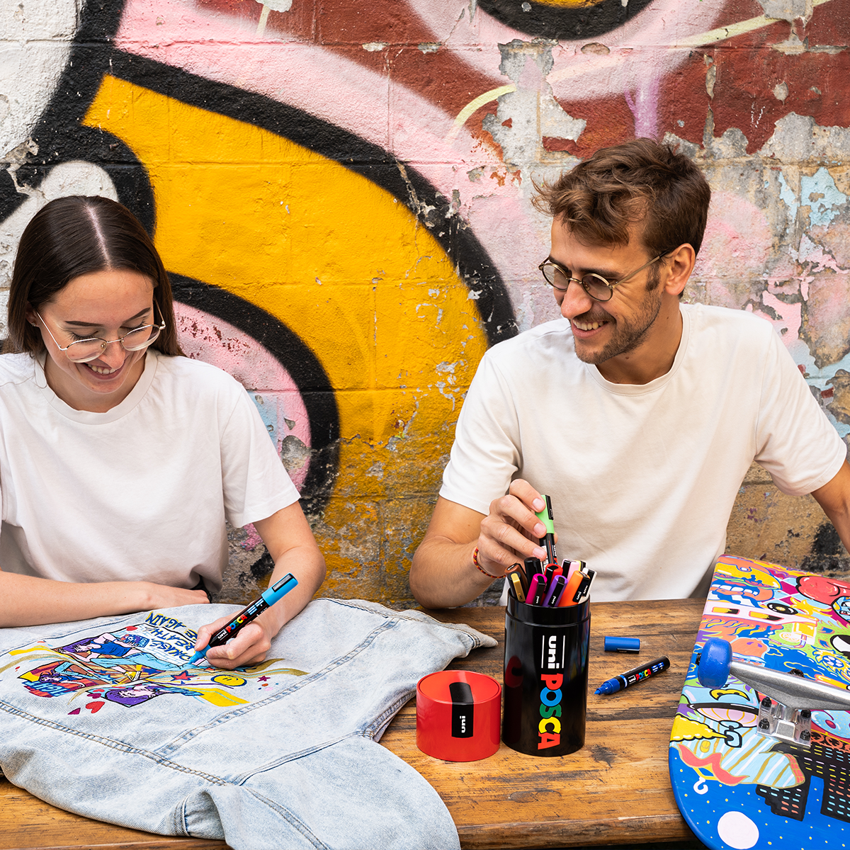 Posca kombinovaná súprava popisovačov v plechovej dóze – 13 ks (PC-3M, PC-5M, PC-5BR)